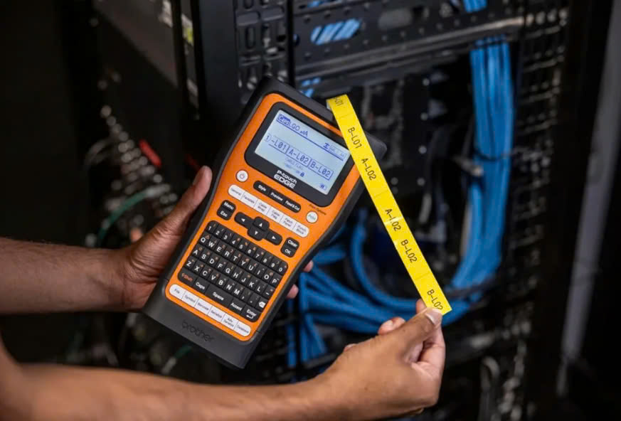 Máy in nhãn Brother PT-E560BTVP